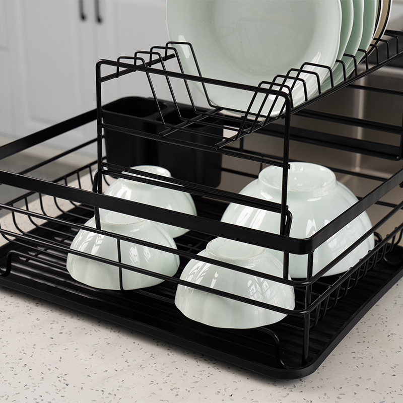 Itim na kitchen countertop drain rack na may drain board at dish rack