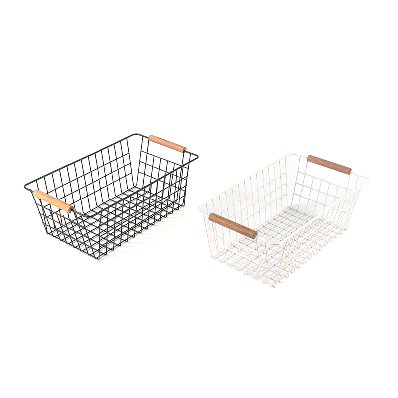 Basket ng Imbakan na May Hawak na Kahoy